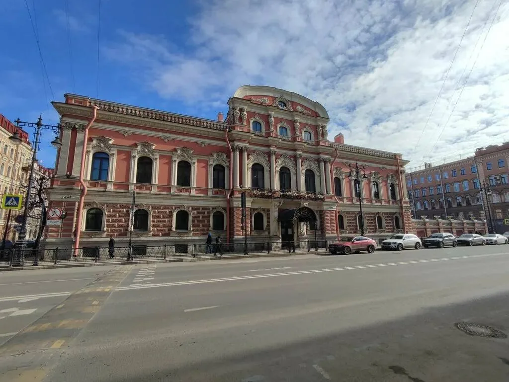 Фасад особняка со стороны улицы