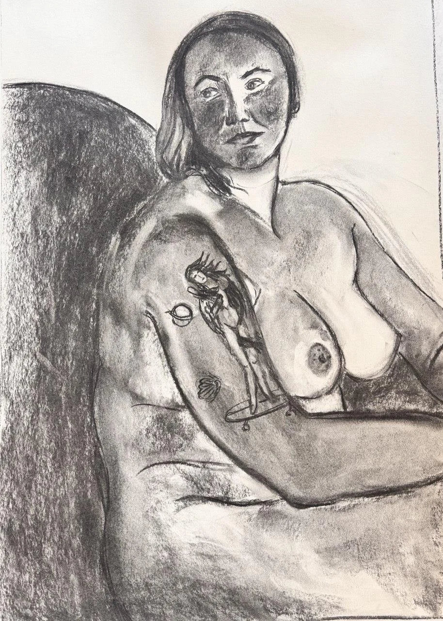 Nadine в кресле