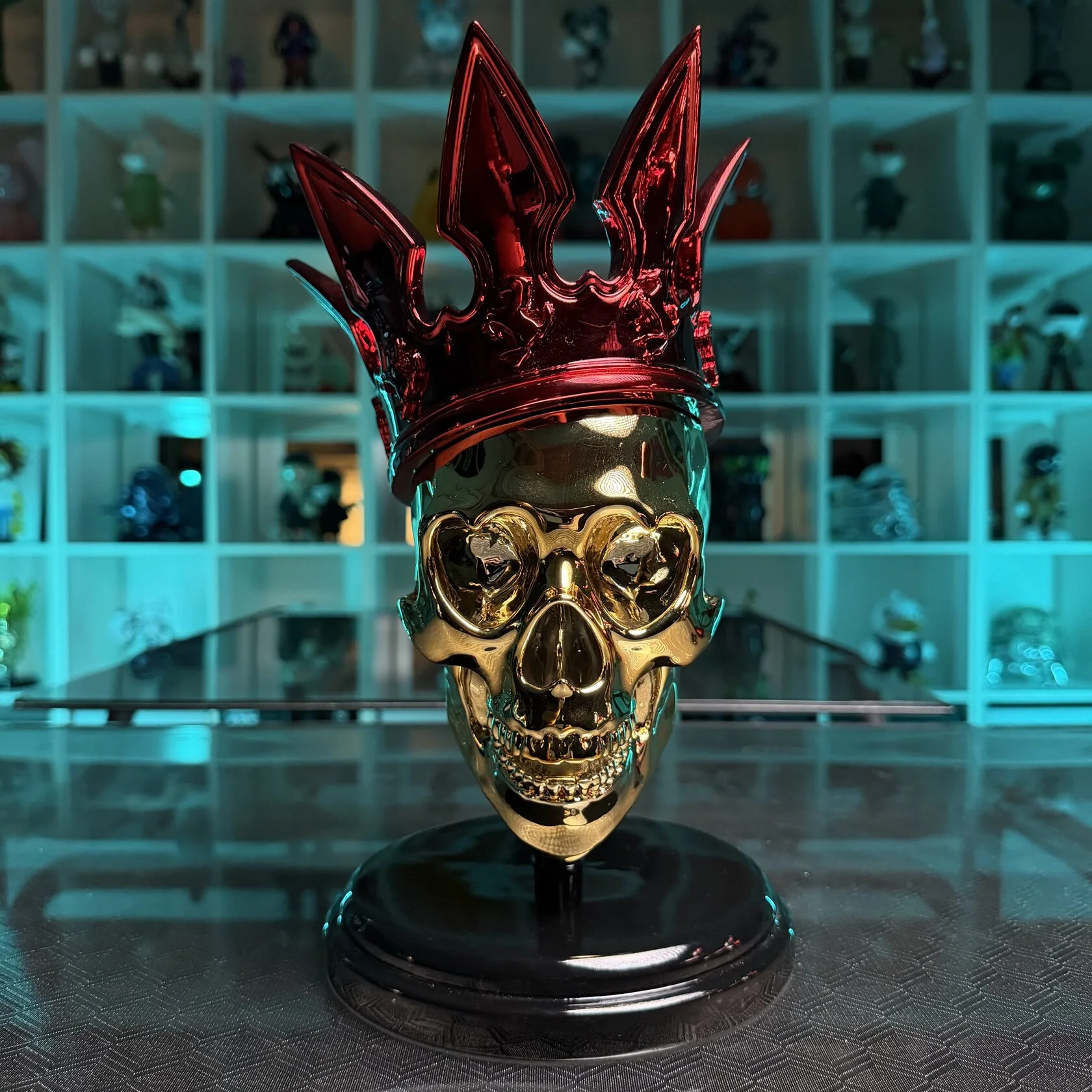 Van Apple Art golden skull