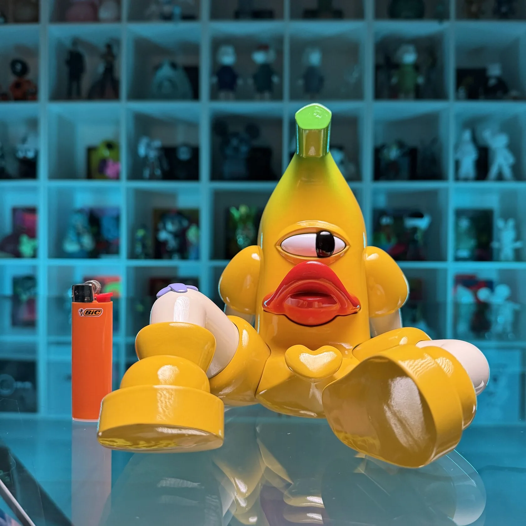 T A H Я Banana Boy