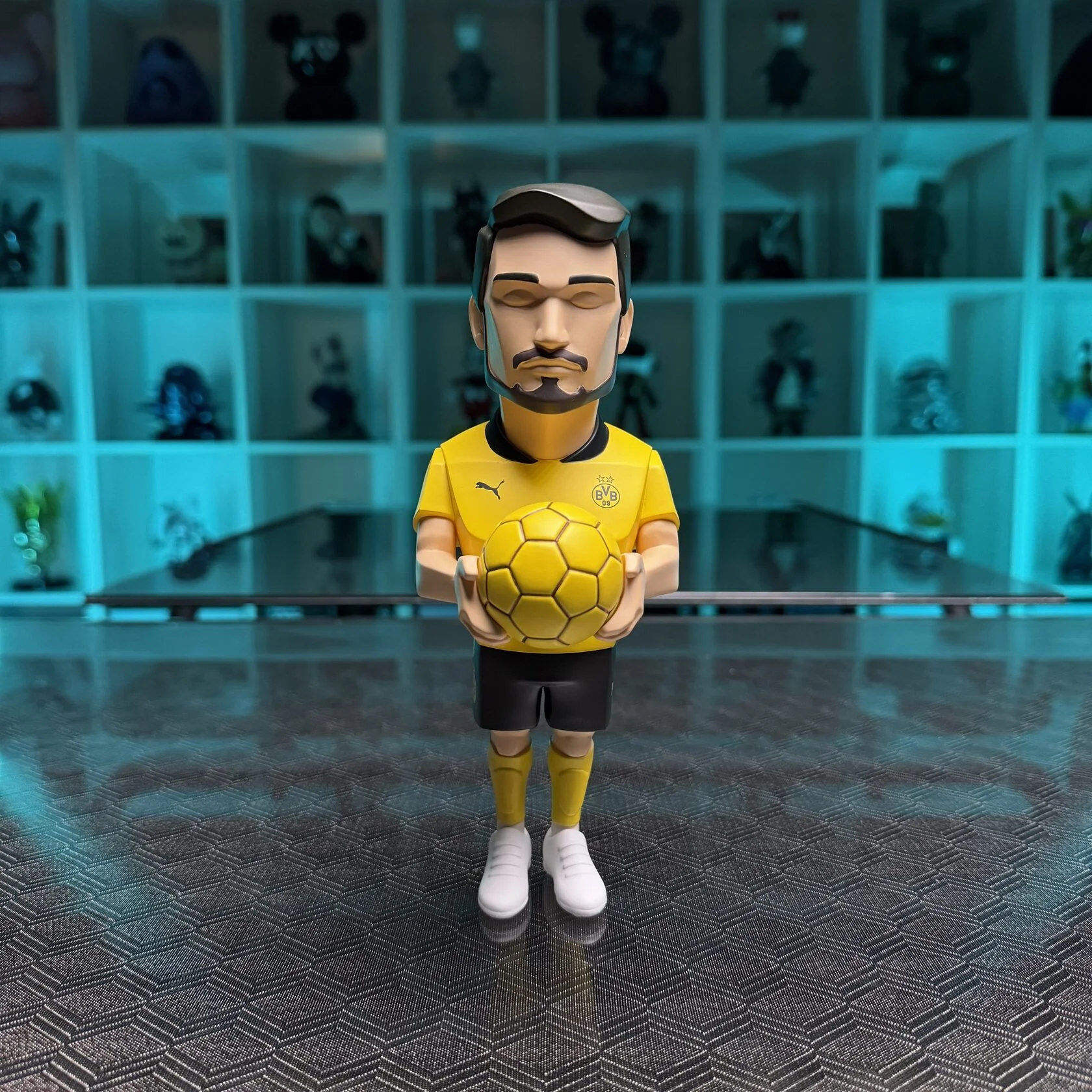 Mighty Jaxx BVB collection Hummels
